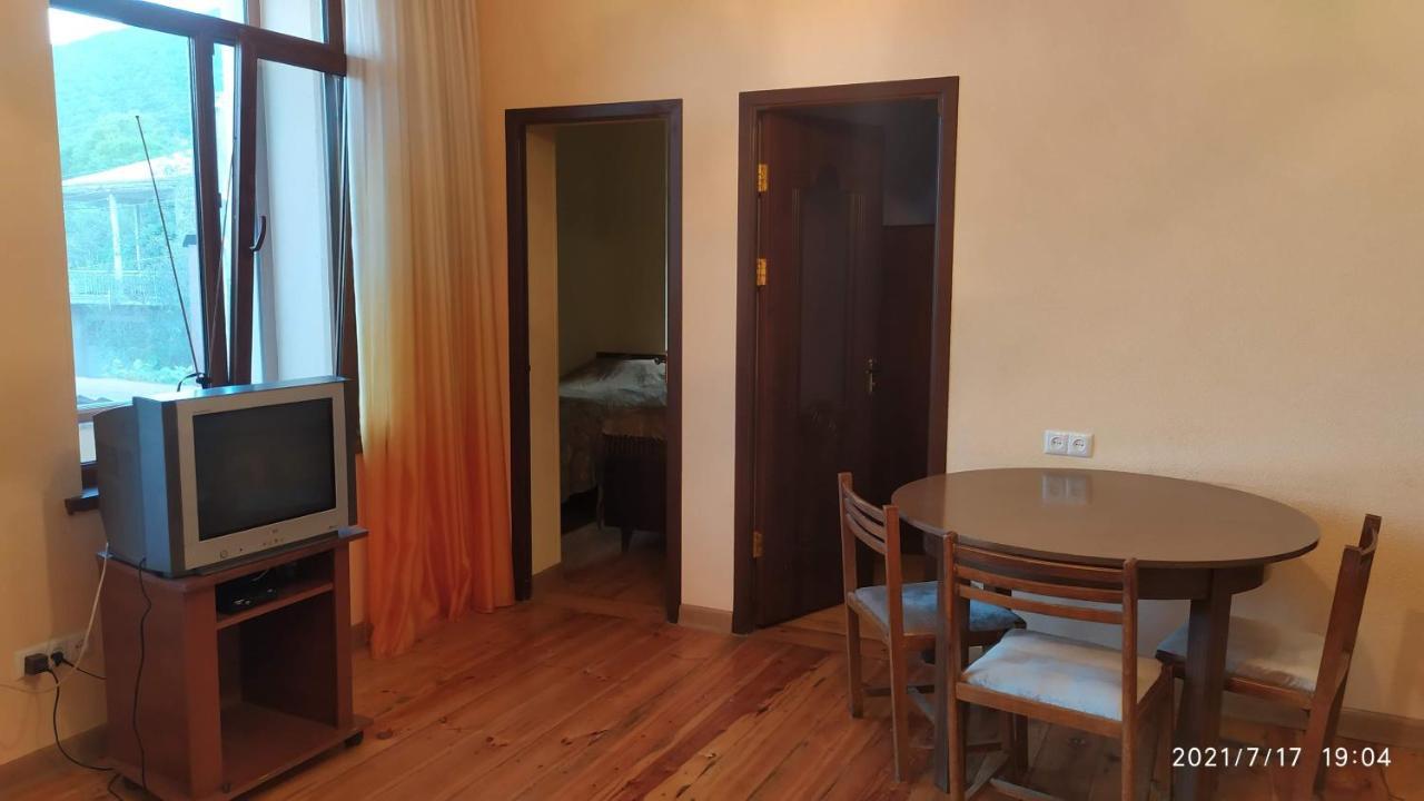 Verishen Guest House B&B Goris Exterior photo