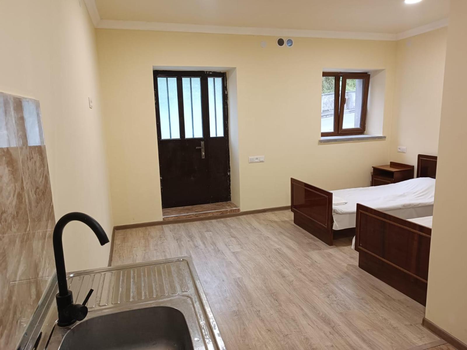 Verishen Guest House B&B Goris Exterior photo
