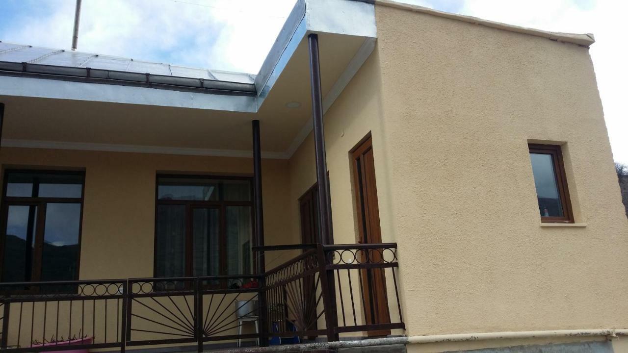 Verishen Guest House B&B Goris Exterior photo